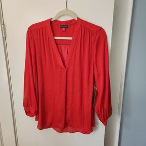NWT Vince Camuto V-NeckBlouse Size M.